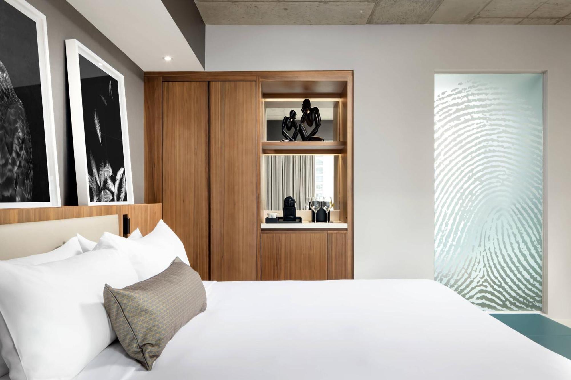 Humaniti Montreal, Autograph Collection 4*